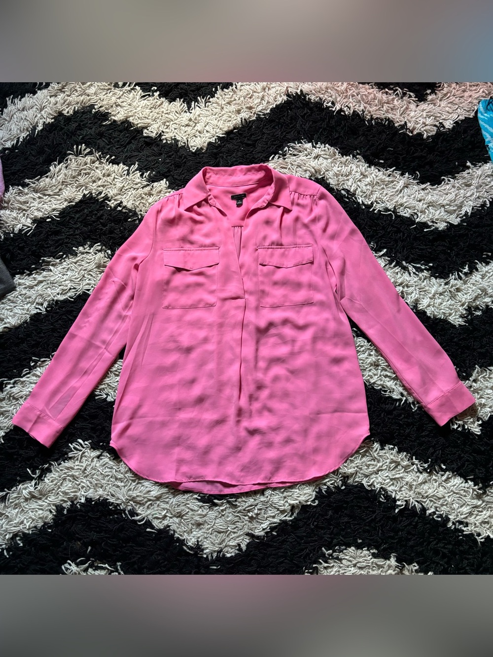 Ann Taylor Preppy Bright Pink Buttoned Flowy V-Neck Collared Long Sleeve Shirt
